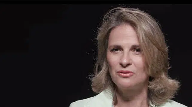 Isabelle carbillet operee d’un cancer en 2015 donne son temoignage sur son traitement a l’institut du sein a paris