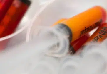 Seringue utiliser pour augmenter le volume des seins lors d un filling ou lipofilling Institut du sein paris