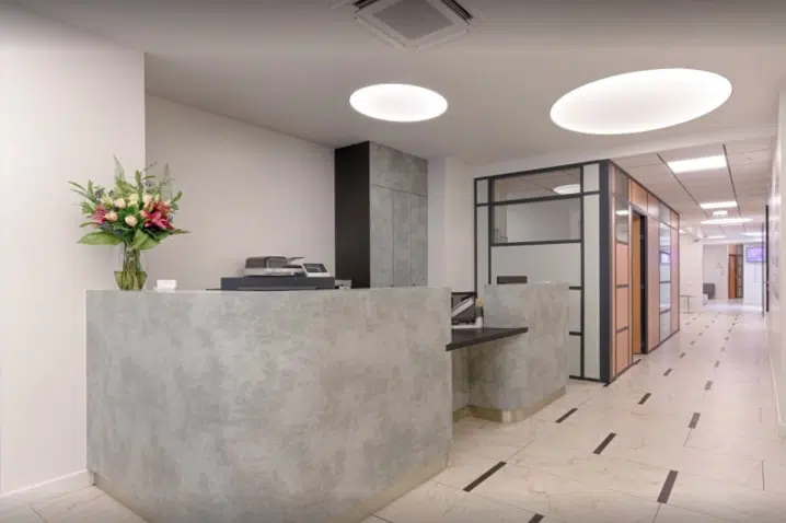 Bureau d accueil a la clinique bizet a paris institut du sein paris