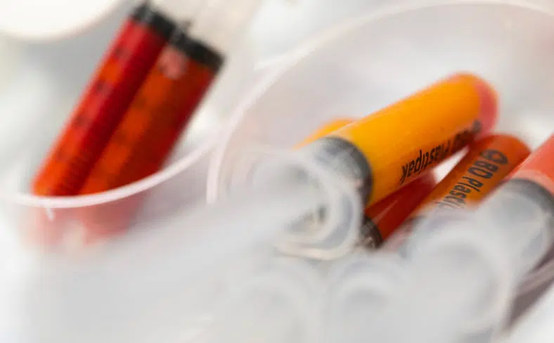 Seringue utiliser pour transfert de graisse d'une part a l'autre lors d'un lipofilling Institut du sein paris