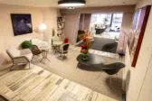 « Une salle d’attente qui tient plus du salon de thé d’un grand hôtel que d’un cabinet médical. »  (une patiente)