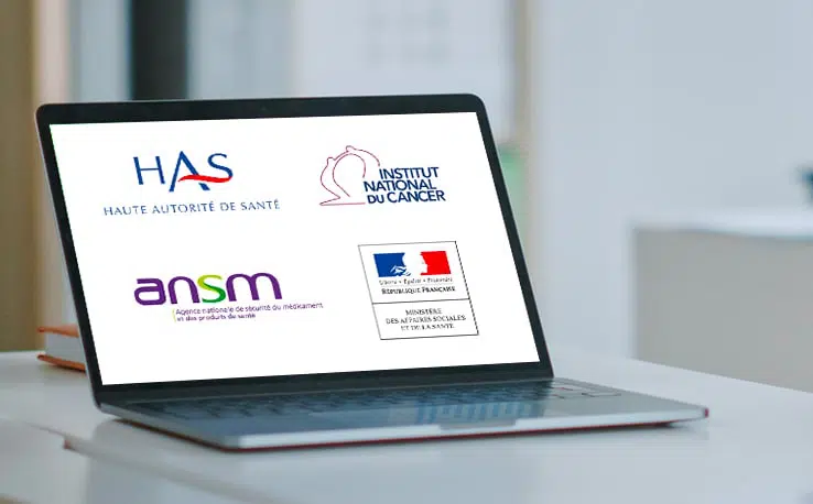 Ecran de pc Portable montrant les rapports officiels aux sujets de la chirurgie esthetique institut du sein paris