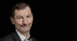 Dr Claude Nos chirurgien specialiste en cancerologique et chirurgie reconstructrice a l’Institut du Sein Paris parle des cause du cancer du sein