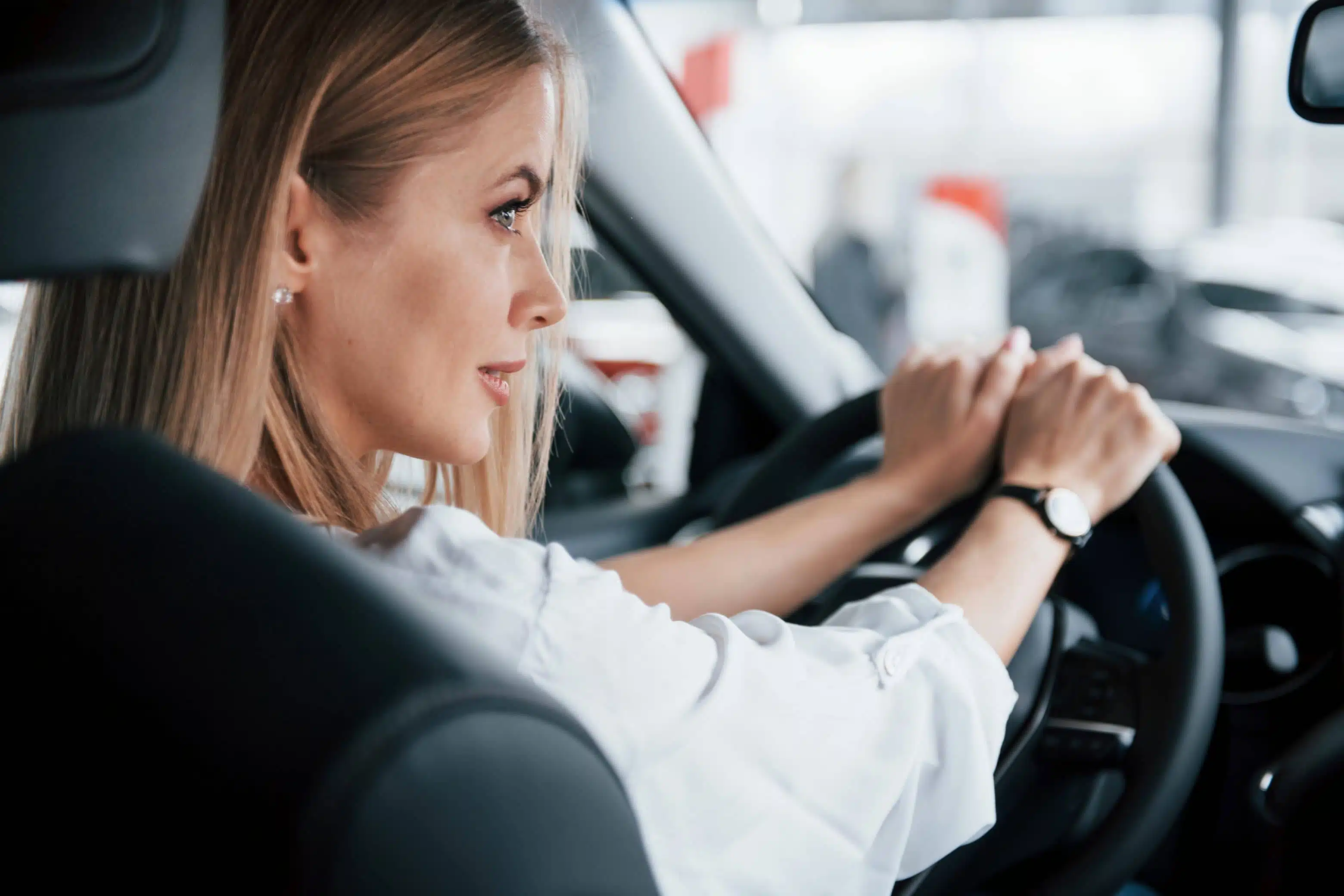 Quand peut-on conduire après une augmentation mammaire ? | Institut du Sein | Paris